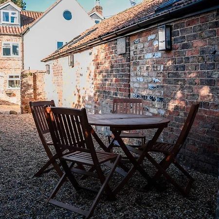The Stables, Converted Barn Outside York Exterior foto